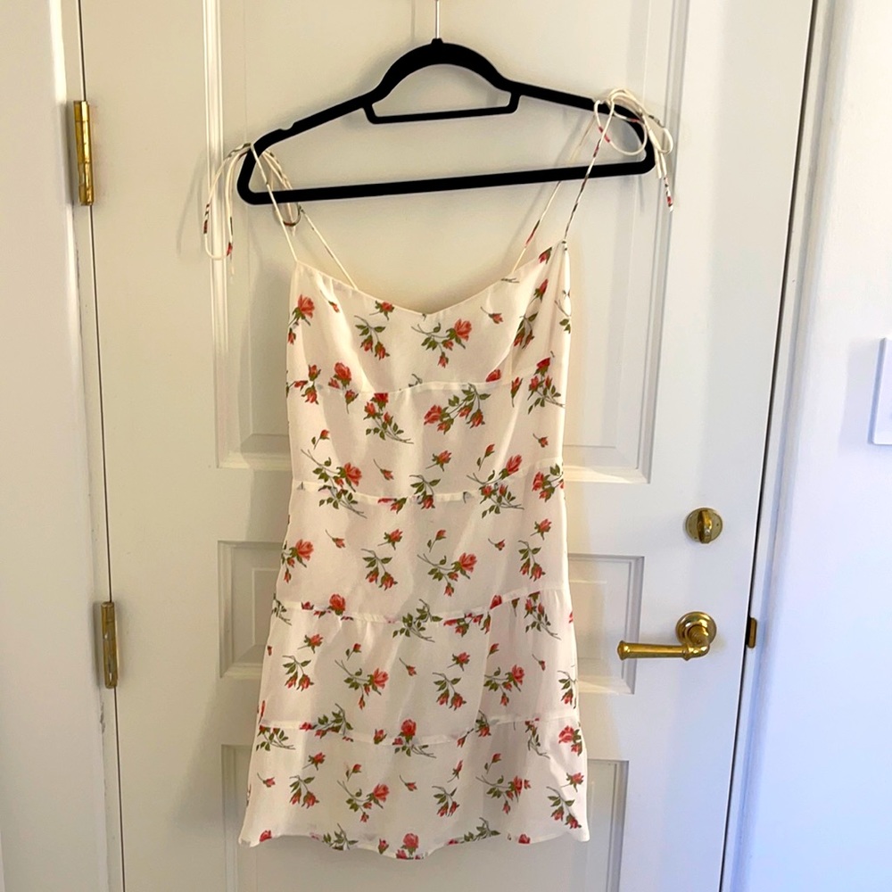 Reformation white women’s floral dress so cute size 6 - good for everyday